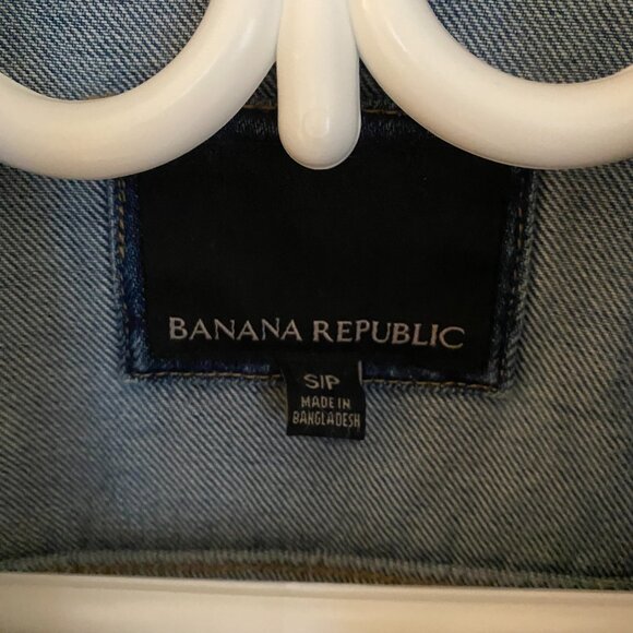 Woman's jean jacket - Picture 2 of 4